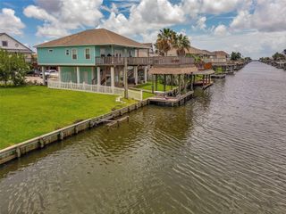 712 Marlin, Hitchcock, TX 77563