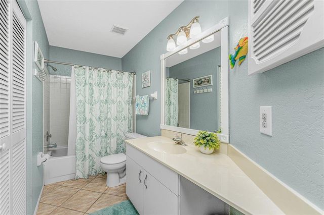 404 PINE HOLLOW CIRCLE 404, Englewood, FL 34223