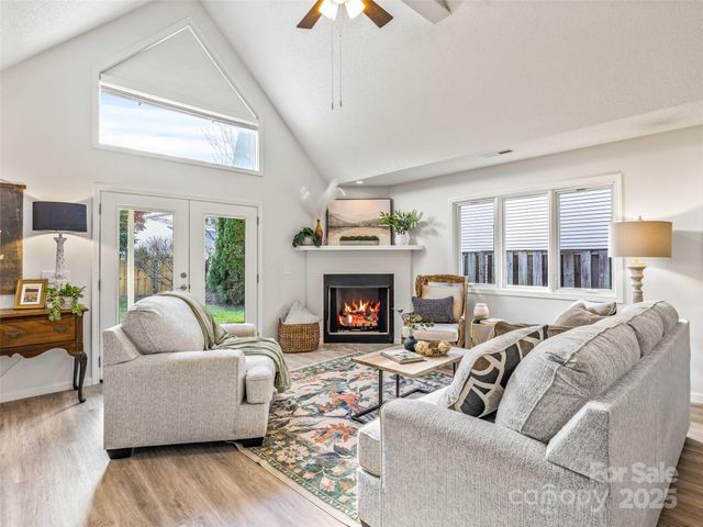 34 Beekeeper Trail, Swannanoa, NC 28778