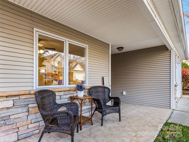 34 Beekeeper Trail, Swannanoa, NC 28778