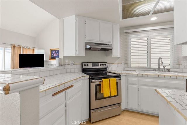 8728 Carlton, Inglewood, CA 90305