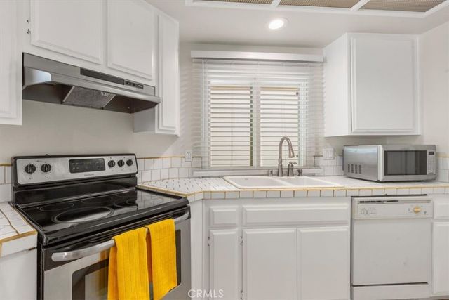 8728 Carlton, Inglewood, CA 90305