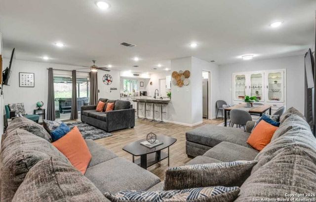 4226 Flint Hill St, San Antonio, TX 78230