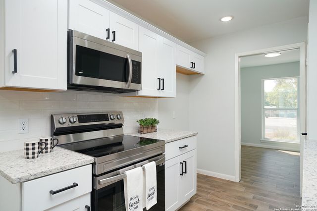 4226 Flint Hill St, San Antonio, TX 78230