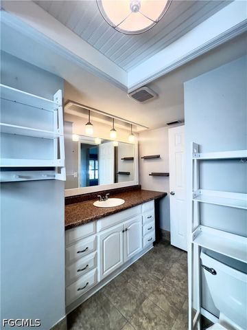 117 SE 45th TER, Cape Coral, FL 33904