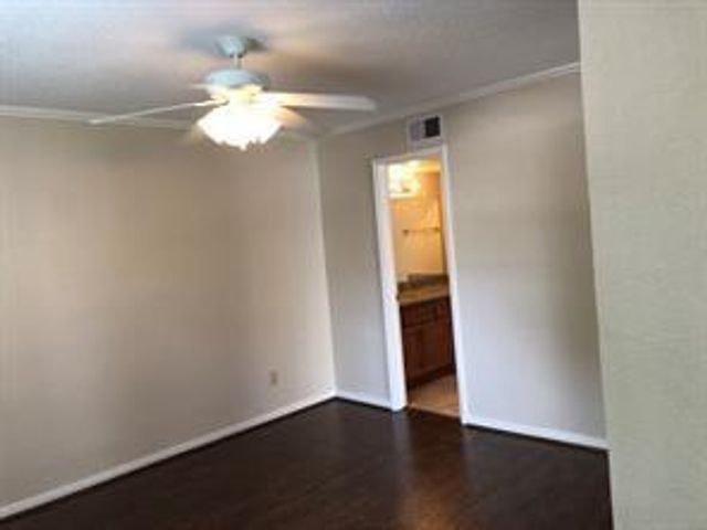 2750 Holly Hall Street 411, Houston, TX 77054