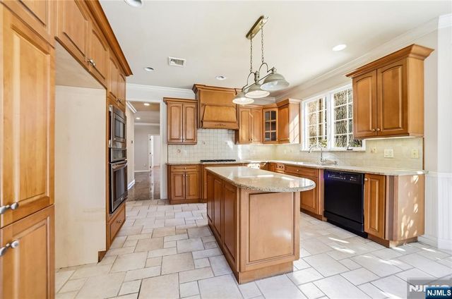 365 Forest Drive, Englewood Cliffs, NJ 07632