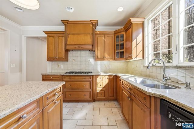 365 Forest Drive, Englewood Cliffs, NJ 07632