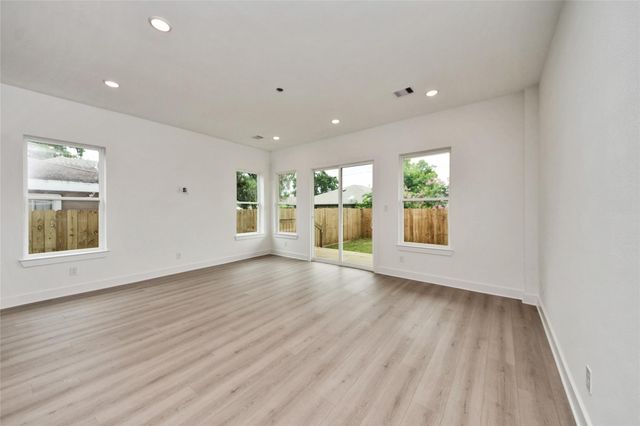 431 Neyland Street, Houston, TX 77022