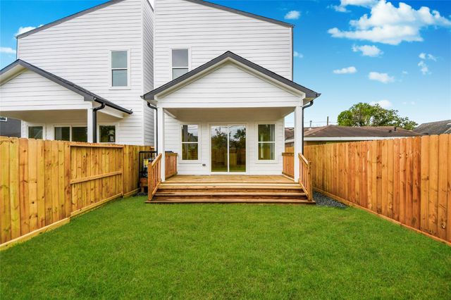 431 Neyland Street, Houston, TX 77022