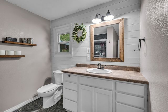 625 County Road 8330, West Plains, MO 65775