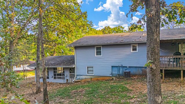 625 County Road 8330, West Plains, MO 65775