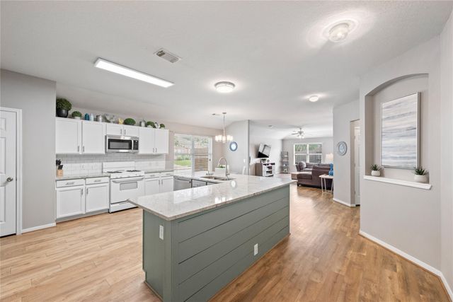 2846 Sandberry Drive, Kingwood, TX 77345