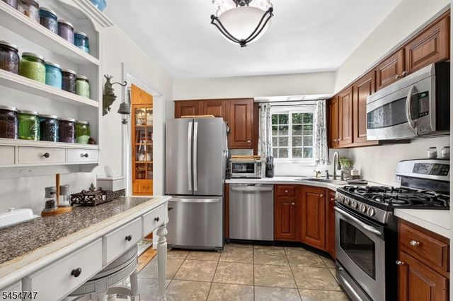 111 Woodland Rd, New Providence Boro, NJ 07974