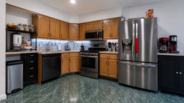 675 R Garden St 1, Elizabeth City, NJ 07202