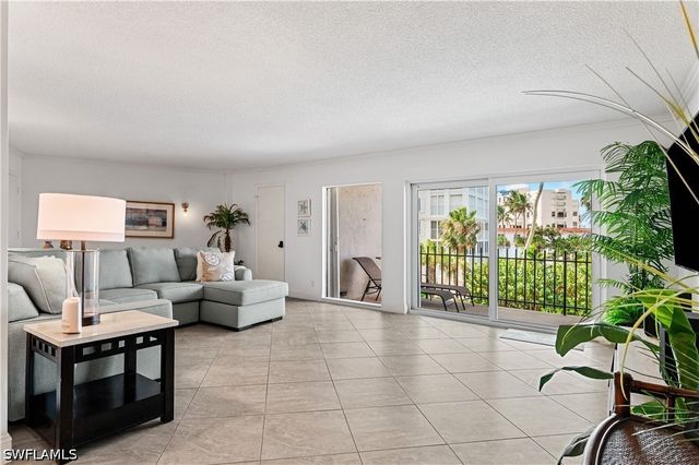 3399 Gulf Shore BLVD N 309, Naples, FL 34103