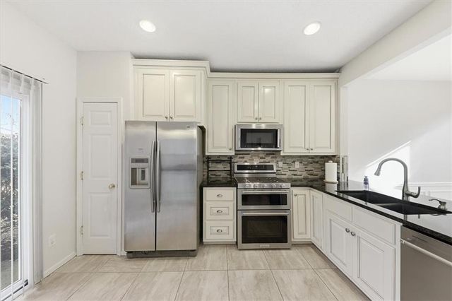 213 Kenninghall Lane SE, Smyrna, GA 30082