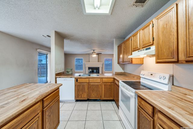 6903 BEECH TRAIL DR, San Antonio, TX 78244