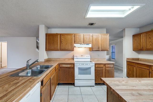 6903 BEECH TRAIL DR, San Antonio, TX 78244
