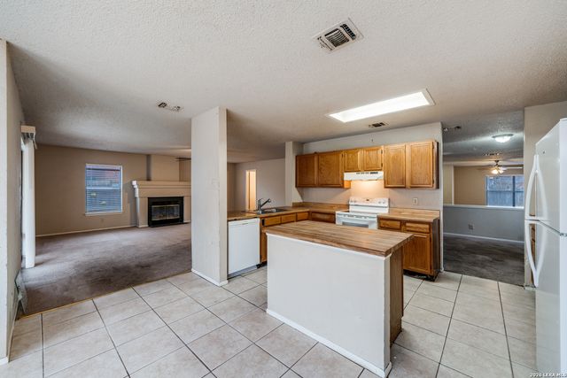 6903 BEECH TRAIL DR, San Antonio, TX 78244
