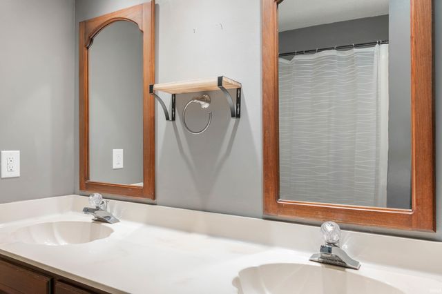 1303 N Brentwood Lane, Muncie, IN 47304