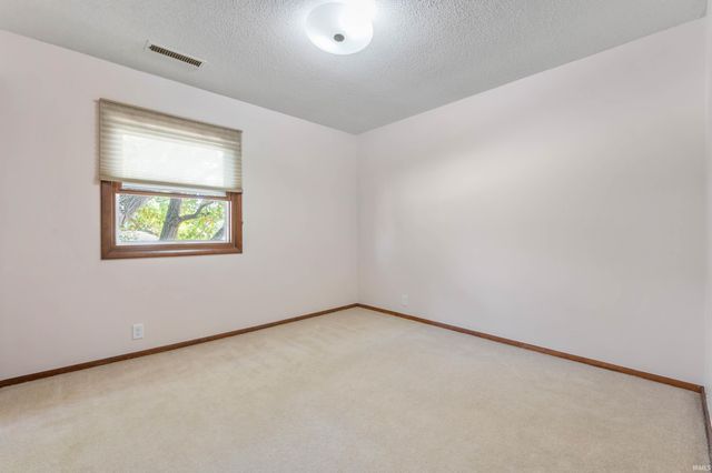 1303 N Brentwood Lane, Muncie, IN 47304