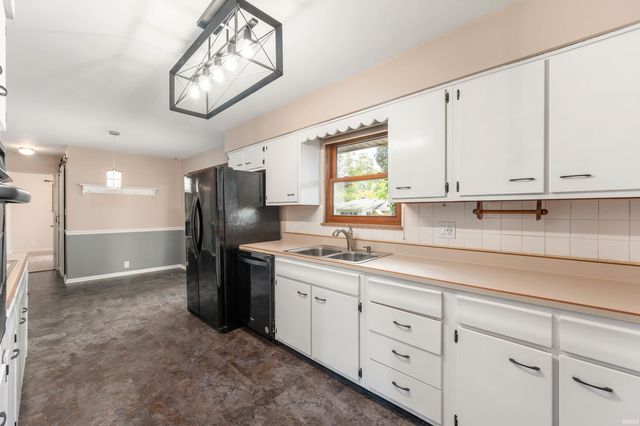 1303 N Brentwood Lane, Muncie, IN 47304