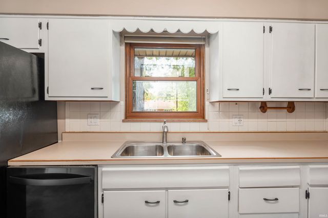 1303 N Brentwood Lane, Muncie, IN 47304