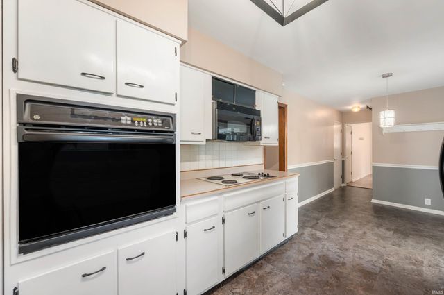 1303 N Brentwood Lane, Muncie, IN 47304