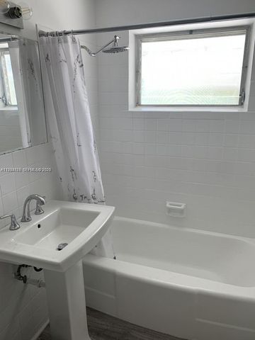 707 Greenbriar Dr, Lake Park, FL 33403