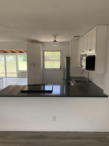 707 Greenbriar Dr, Lake Park, FL 33403