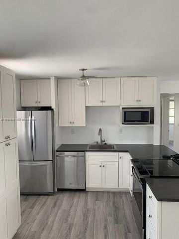 707 Greenbriar Dr, Lake Park, FL 33403