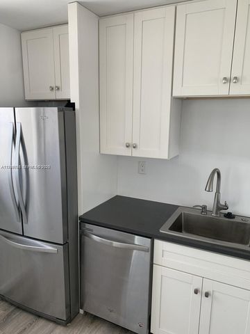 707 Greenbriar Dr, Lake Park, FL 33403