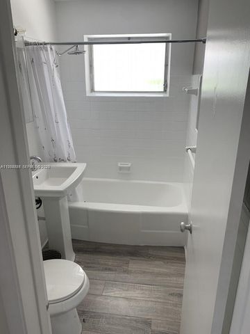 707 Greenbriar Dr, Lake Park, FL 33403