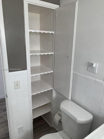 707 Greenbriar Dr, Lake Park, FL 33403