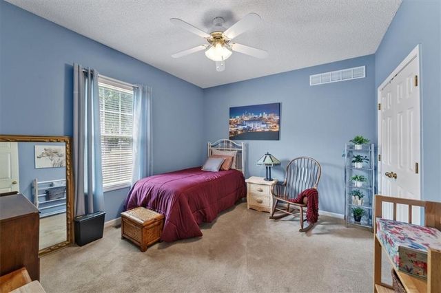 5200 NW Primrose Court, Blue Springs, MO 64015