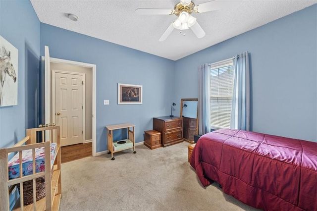 5200 NW Primrose Court, Blue Springs, MO 64015