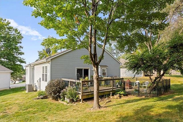 5200 NW Primrose Court, Blue Springs, MO 64015