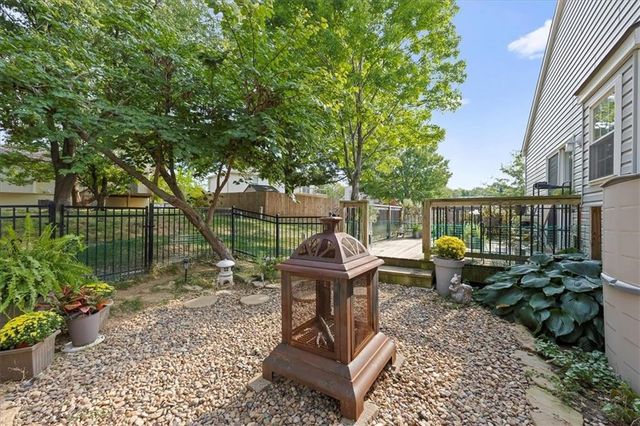 5200 NW Primrose Court, Blue Springs, MO 64015