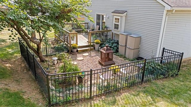 5200 NW Primrose Court, Blue Springs, MO 64015