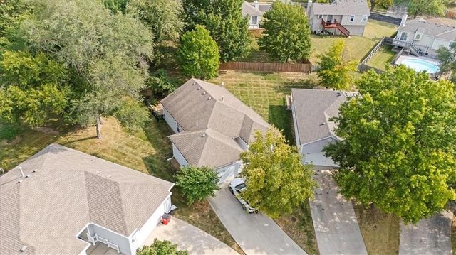 5200 NW Primrose Court, Blue Springs, MO 64015