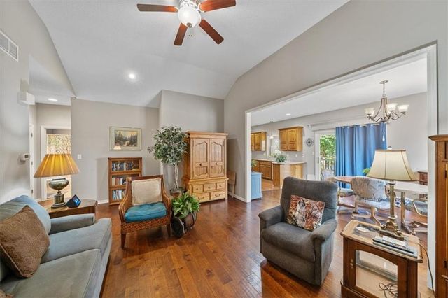 5200 NW Primrose Court, Blue Springs, MO 64015