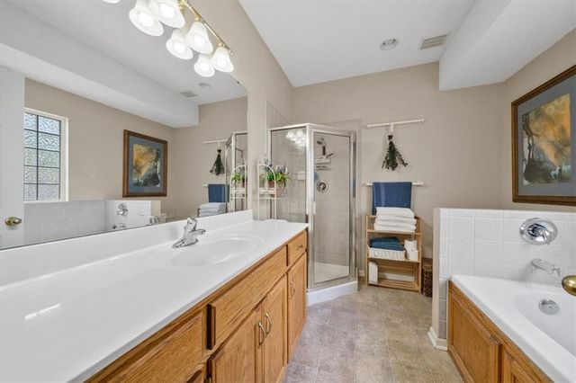 5200 NW Primrose Court, Blue Springs, MO 64015