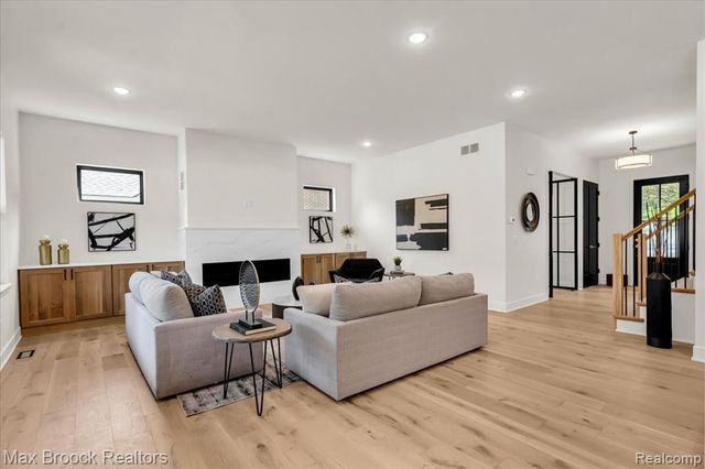 2444 Benjamin Avenue, Royal Oak, MI 48073