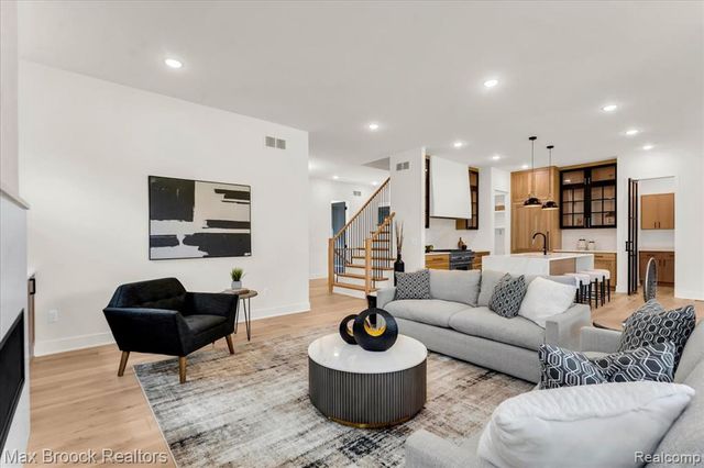 2444 Benjamin Avenue, Royal Oak, MI 48073