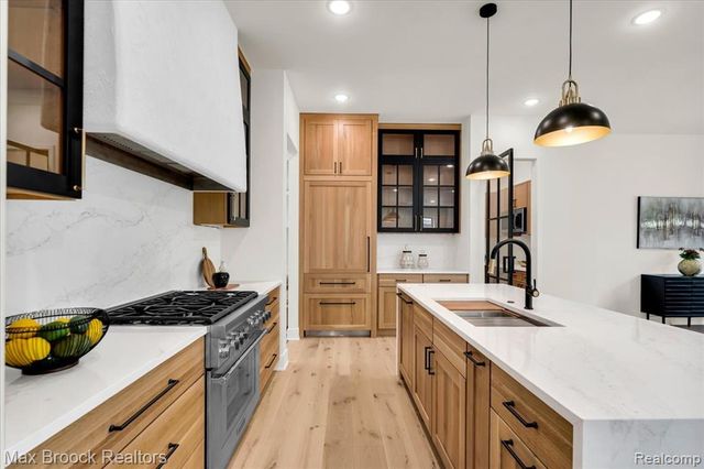 2444 Benjamin Avenue, Royal Oak, MI 48073