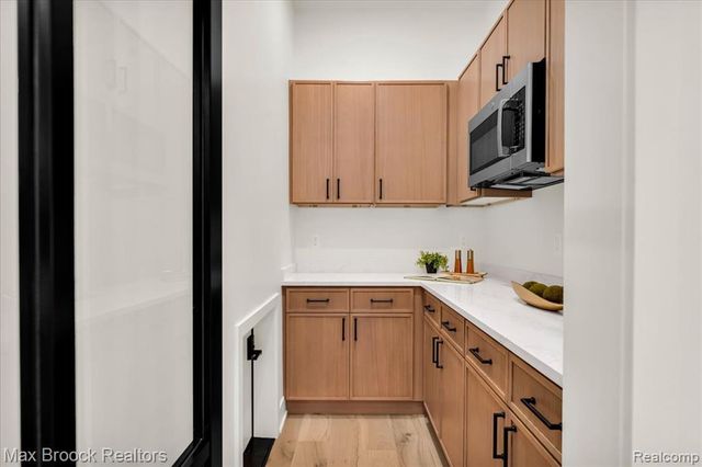 2444 Benjamin Avenue, Royal Oak, MI 48073