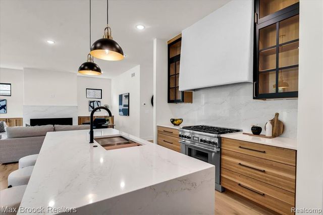 2444 Benjamin Avenue, Royal Oak, MI 48073