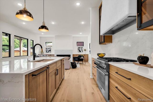 2444 Benjamin Avenue, Royal Oak, MI 48073
