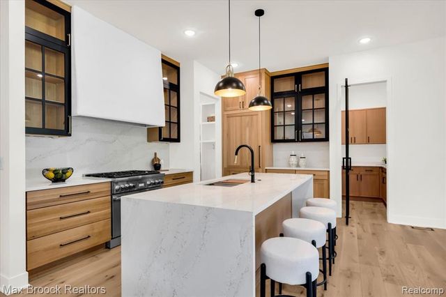2444 Benjamin Avenue, Royal Oak, MI 48073